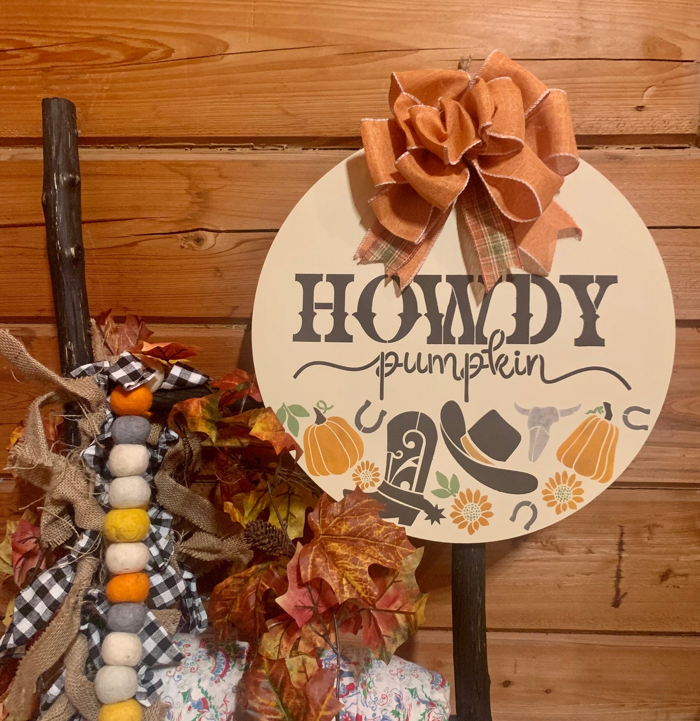 Howdy Pumpkin 16” Door Hanger